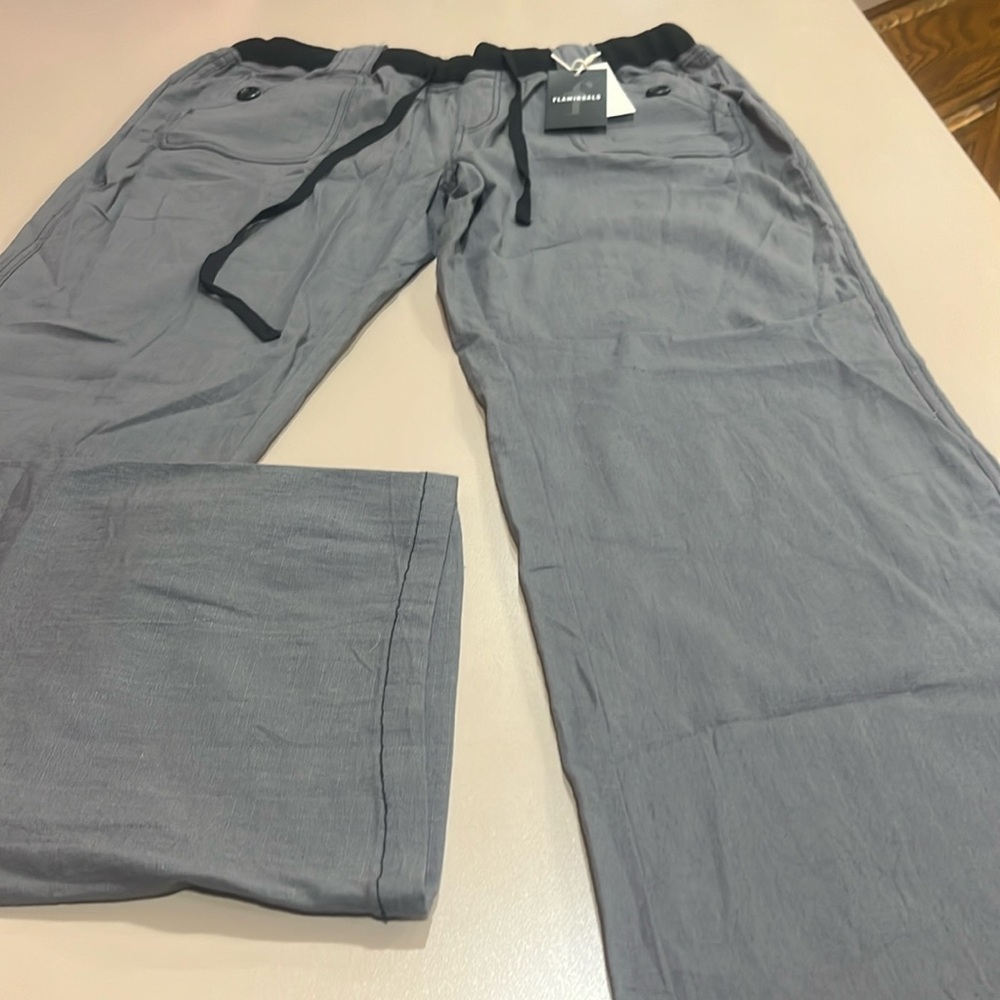 Women’s dark gray wide leg, flamingals Stretchable pants